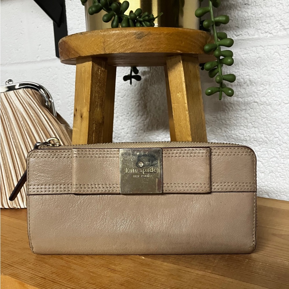 Kate SpadeBow Long Wallet